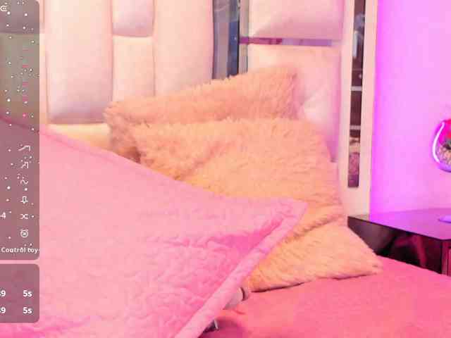 anisha-zambrano webcam