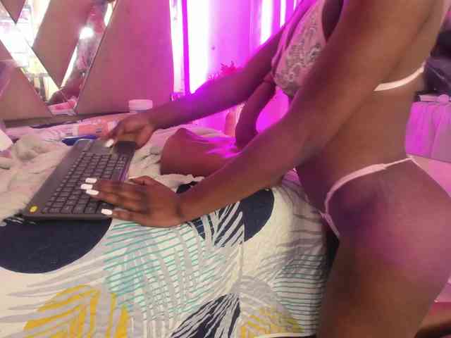 anisha-zambrano webcam