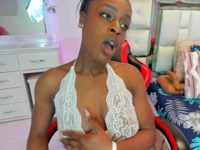 anisha-zambrano webcam