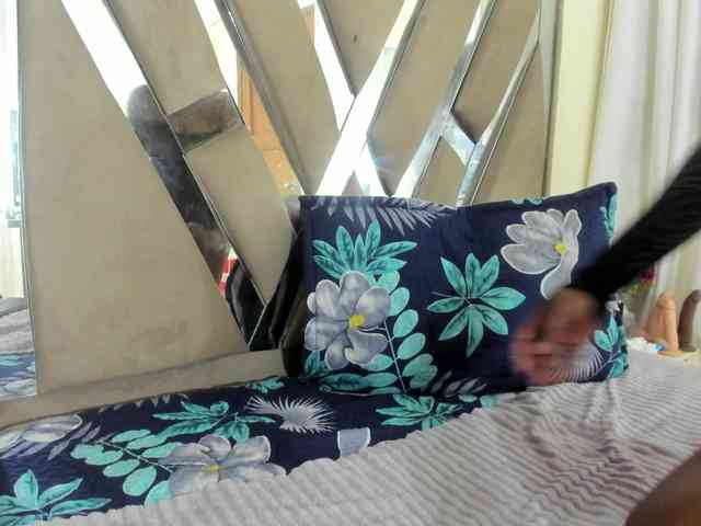 anisha-zambrano webcam