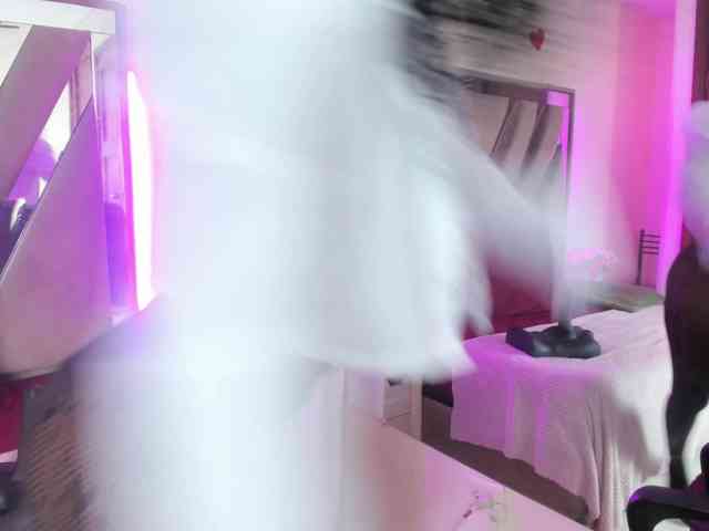 anisha-zambrano webcam