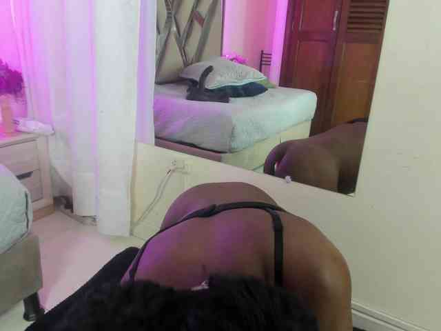 anisha-zambrano webcam