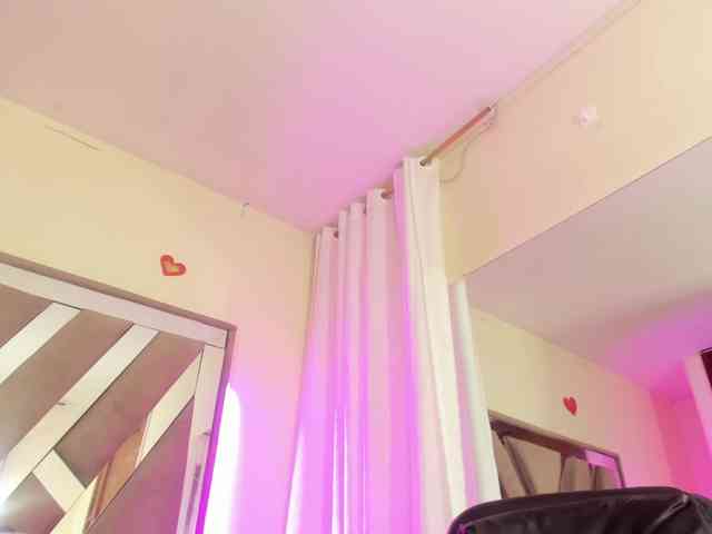 anisha-zambrano webcam
