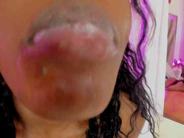 anisha-zambrano webcam