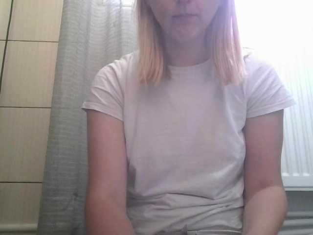 Irenne18 live cam on BongaCams