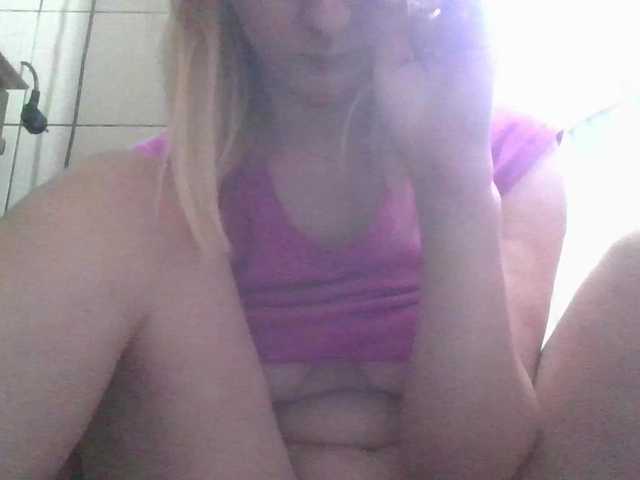 Irenne18 Live Cam on BongaCams