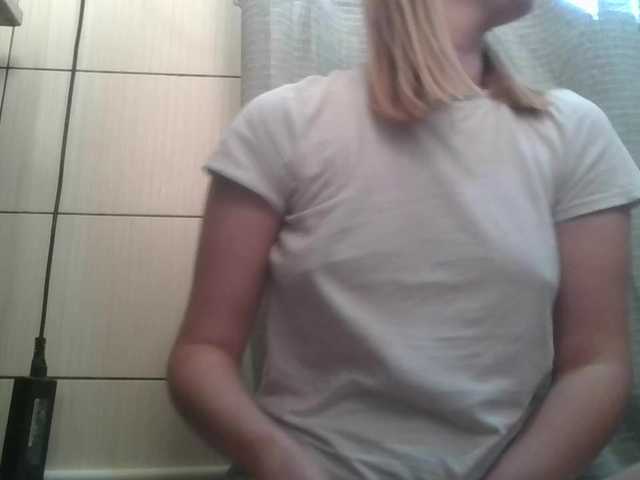 Irenne18 live cam on BongaCams