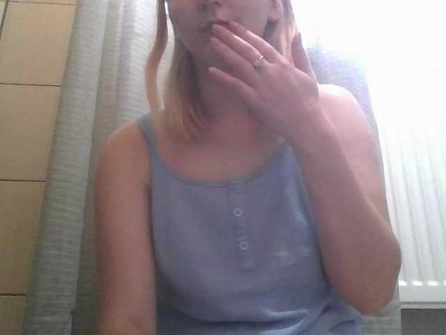 Irenne18 live cam on BongaCams