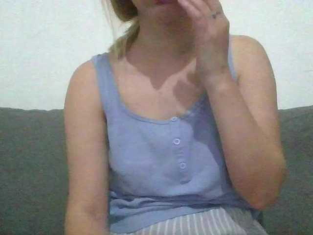 Irenne18 live cam on BongaCams