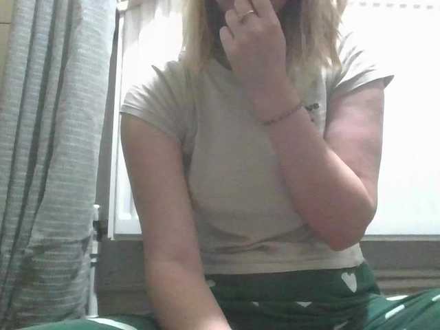 Irenne18's BongaCams show and profile