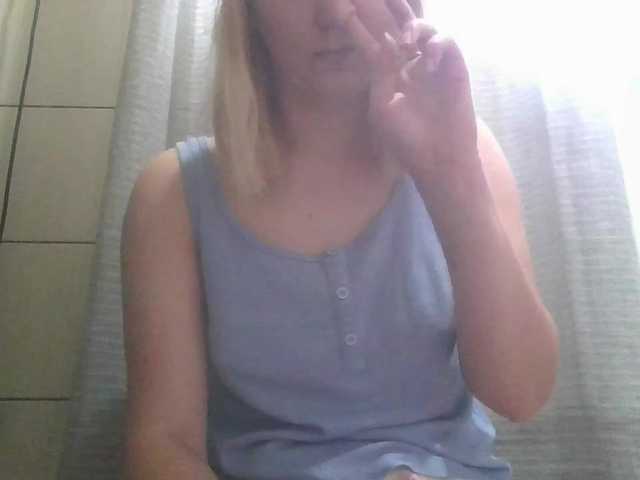 Irenne18 live cam on BongaCams