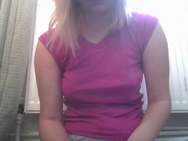 le modèle Irenne18 est en webcam porno dans un show sur le site bongacams, il possède les tags suivants: White/Caucasian,Blonde,Trimmed