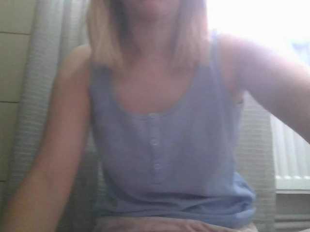 Irenne18 live cam on BongaCams