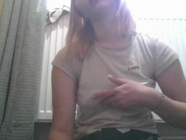 Irenne18's BongaCams show and profile