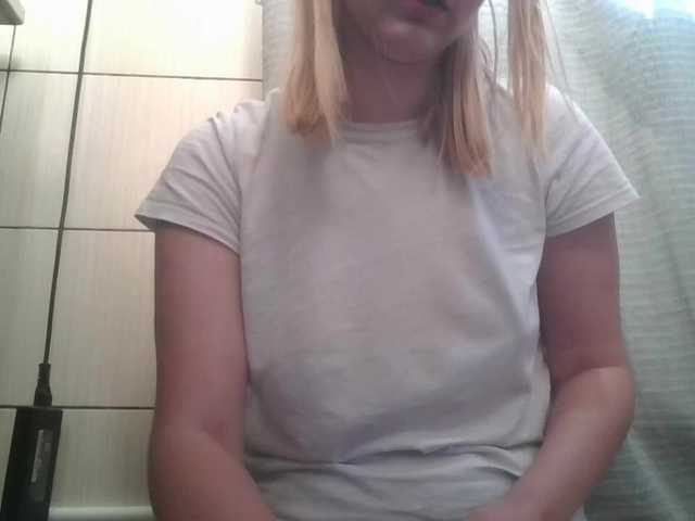 Irenne18 Live Cam on BongaCams