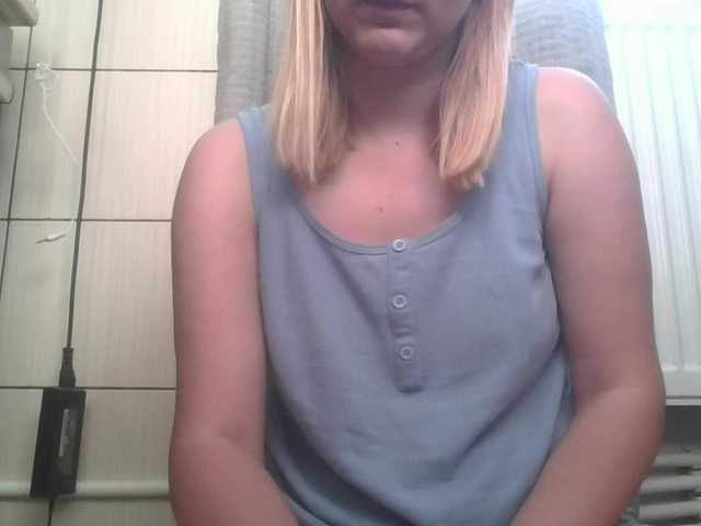 Irenne18 live cam on BongaCams