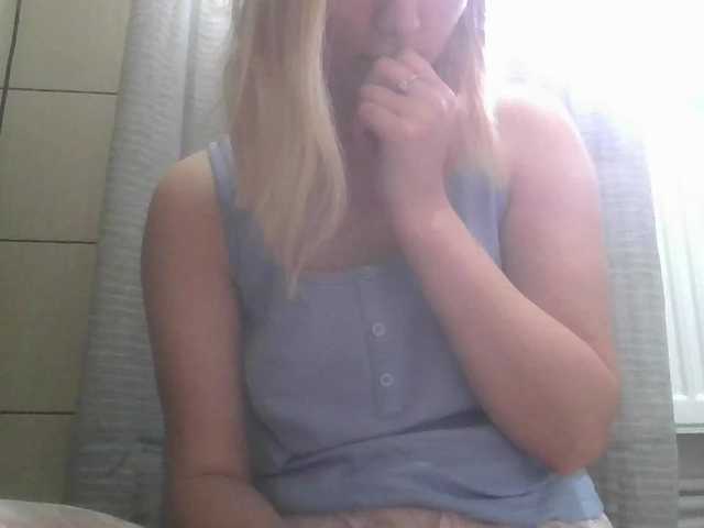 Irenne18 live cam on BongaCams