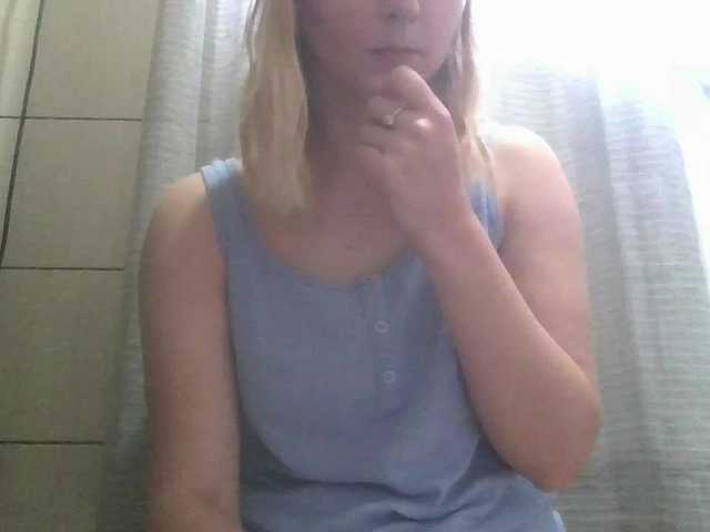 Irenne18 live cam on BongaCams