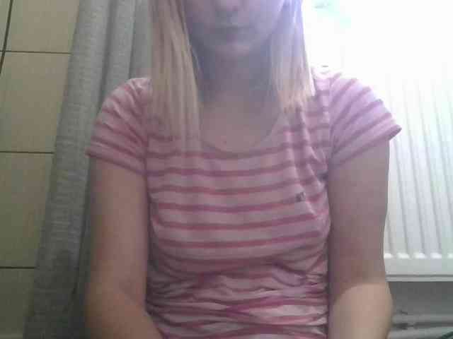 Irenne18 Live Webcam on BongaCams
