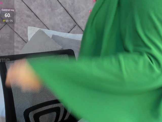 naylaa-'s BongaCams show and profile