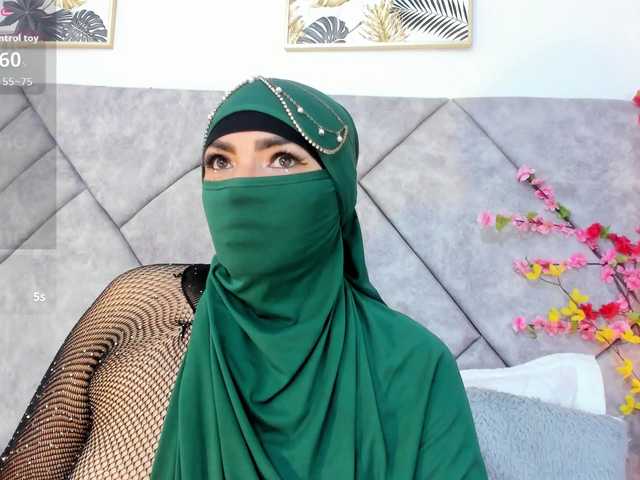 naylaa-'s BongaCams show and profile