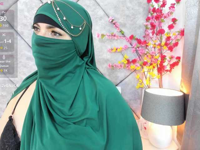 naylaa-'s BongaCams show and profile