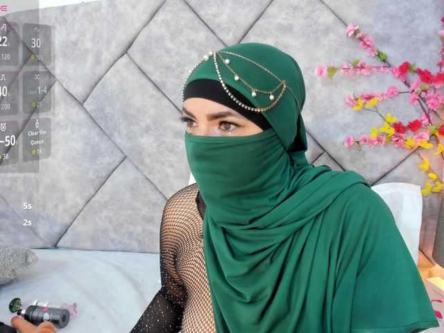 naylaa-'s BongaCams show and profile