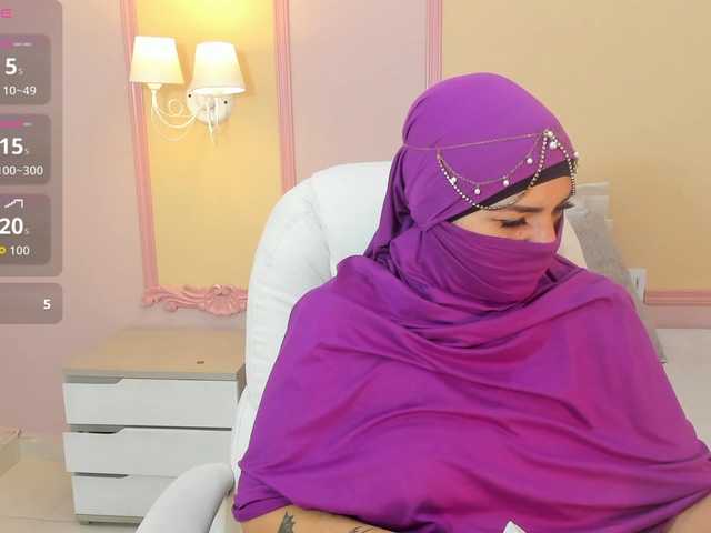 naylaa-'s BongaCams show and profile