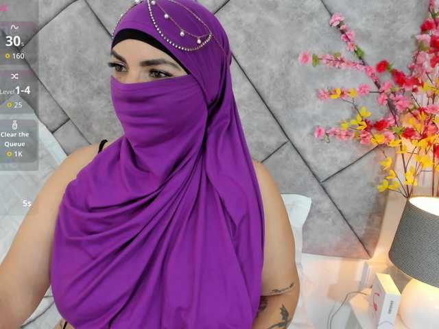 naylaa-'s BongaCams show and profile