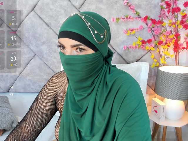 naylaa-'s BongaCams show and profile