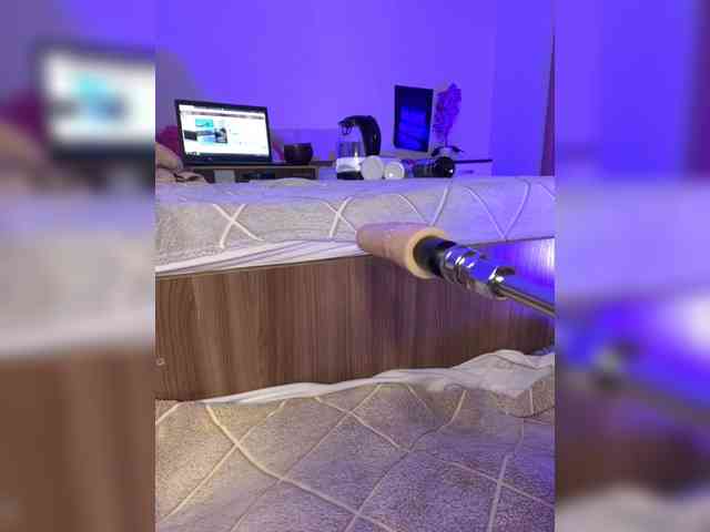 Nicole- Sex Cam Show