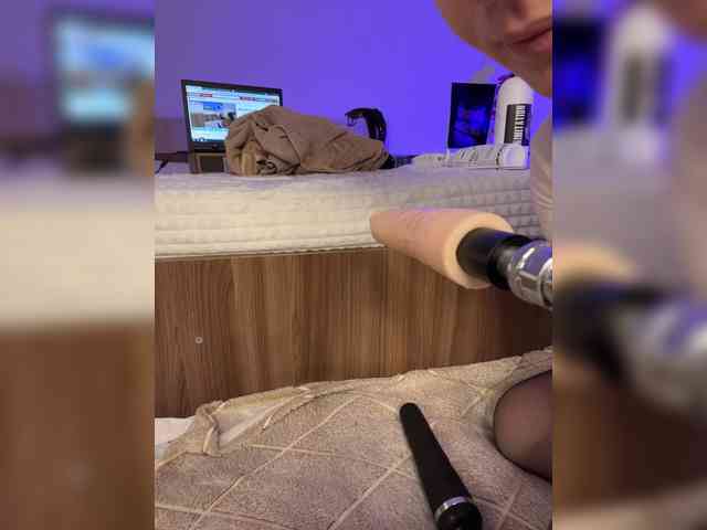 Nicole- webcam