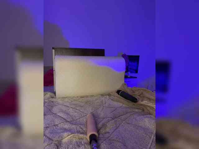 Nicole-'s cam show statistics and live stream