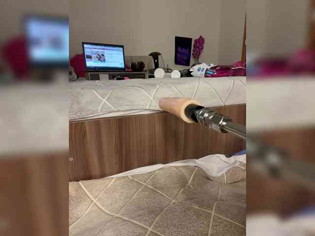 Nicole- Sex Cam Show