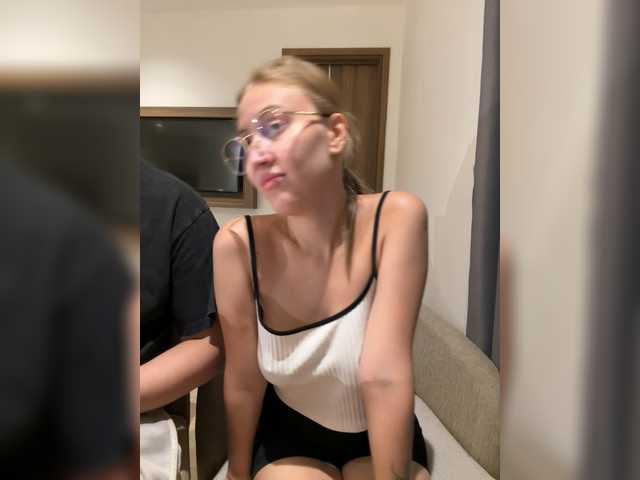 le modèle Durnaya_kis est en webcam porno dans un show sur le site bongacams, il possède les tags suivants: White/Caucasian,Blonde,Shaved