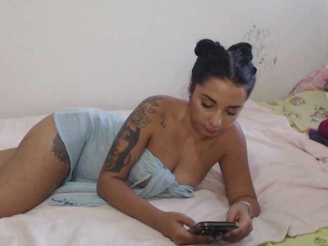 Riri-Mojo-92 live cam on BongaCams