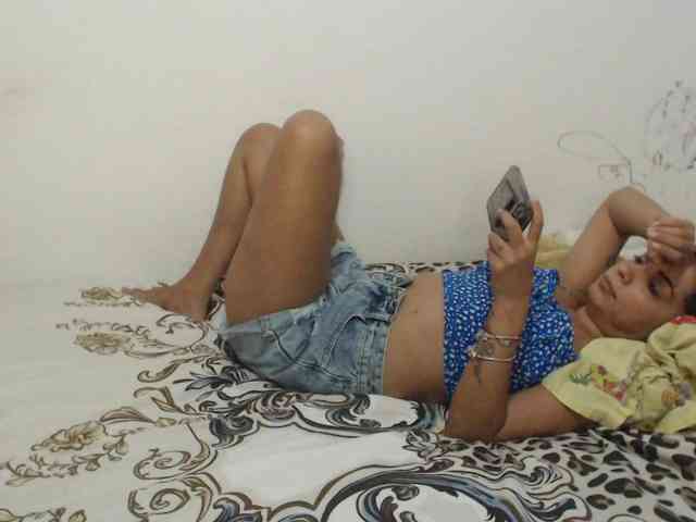 Riri-Mojo-92 webcam