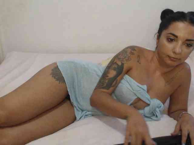 Riri-Mojo-92 webcam