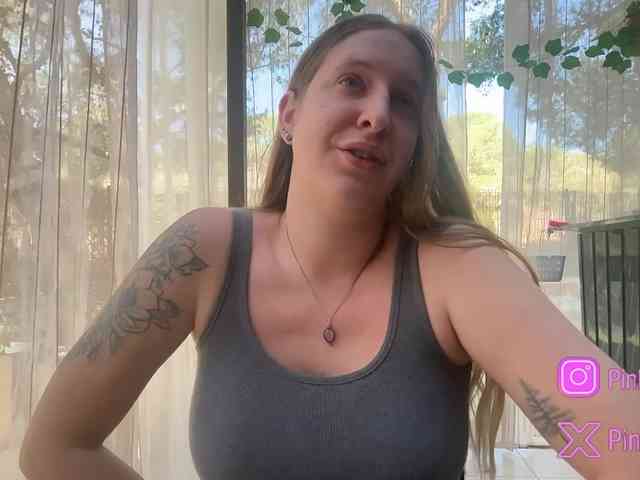 Pinkylady webcam