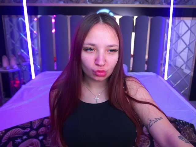 EmilyFontaine's BongaCams show and profile