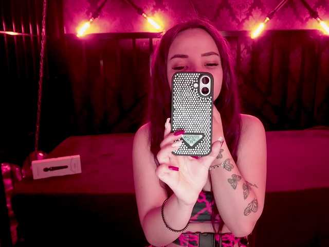 EmilyFontaine's BongaCams show and profile