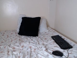 Kate122's Live Webcam
