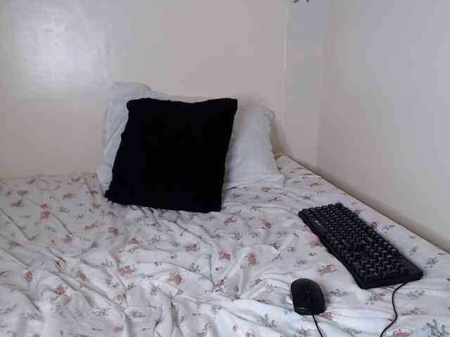 Kate122 webcam