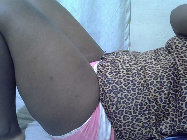 Ebonypussyy1 live cam on BongaCams