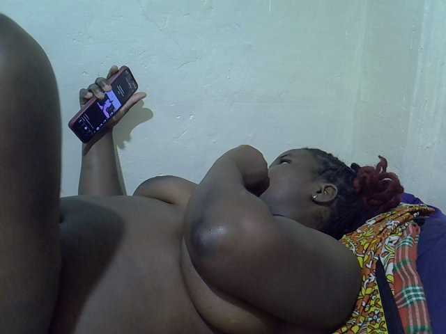 Ebonypussyy1 live cam on BongaCams