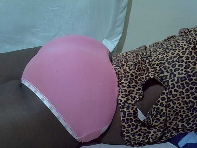 Ebonypussyy1 live cam on BongaCams