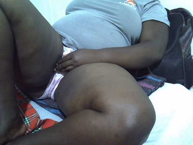 Ebonypussyy1
