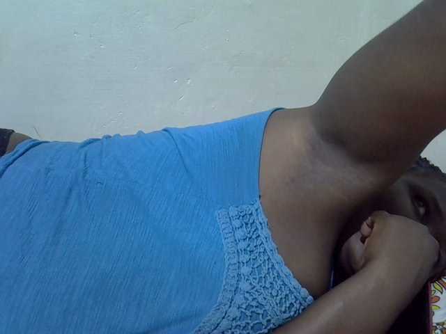 Ebonypussyy1 live cam on BongaCams