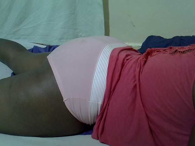 Ebonypussyy1 live cam on BongaCams