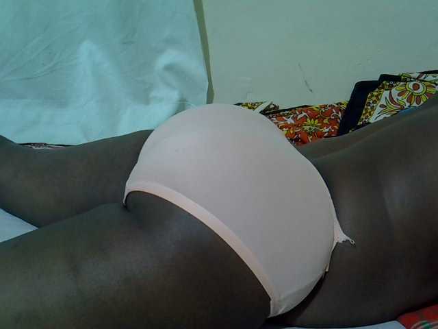 Ebonypussyy1 live cam on BongaCams